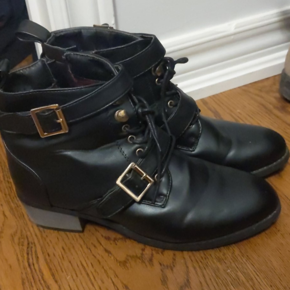 Shoes/booties